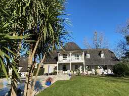 Superb Architect Designed Property with Stunning Views of the Mountains